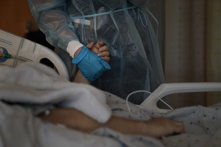 U.S. surpasses 500,000 deaths, confirming virus’s tragic reach